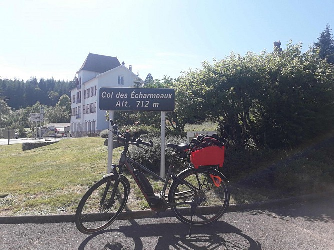 Boucle cyclo/VAE vers 5 ''géosites'' du Beaujolais Vert (28 km)