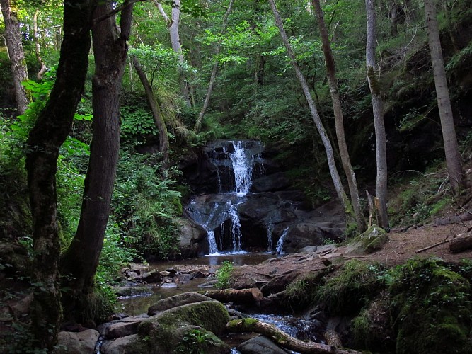 Le sentier de l'Association Pour l'Aménagement des Gorges d'Enval_Enval