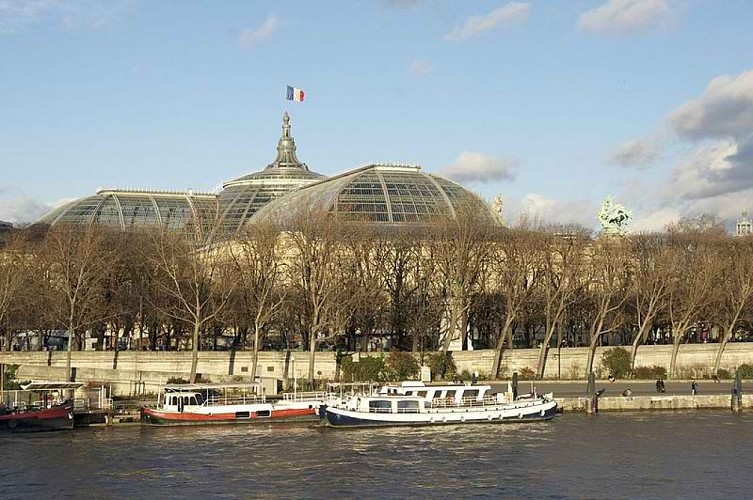 Varen op de Seine in Parijs