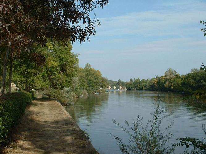 BALADE SUR LES 2 RIVES DE LA SARTHE ENTRE CHÂTEAUNEUF-SUR-SARTHE ET JUVARDEIL