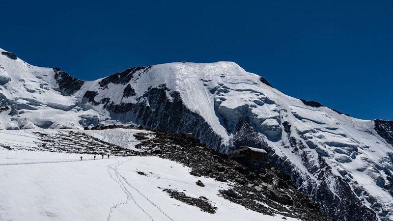 Arrivée au refuge de Rête Rousse face à l'Aiguille de Bionassay