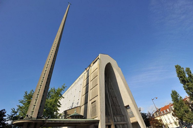 Contemporary art circuit