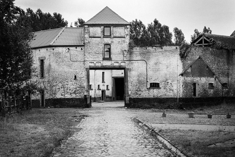 Bertinchamps - Ferme porche entrée