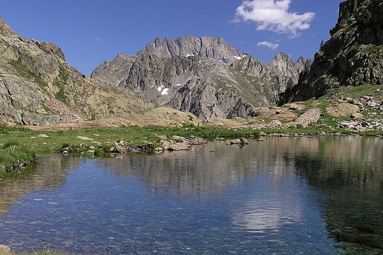 Il Lago inferiore di Valscura e la Serra dell'Argentera