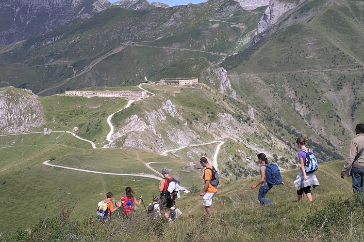 La discesa sul Colle di Tenda da Fort Pernante