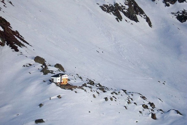 Randonnée Argentera. Le refuge de Soria en Italie, dans le "Parco Naturale delle Alpi Marittime", début du printemps.