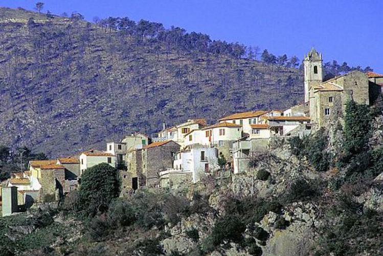 La Chapelle Notre-Dame-du-Mont. C'est une chapelle située sur la route de La Madone du Mont, à Breil-sur-Roya.