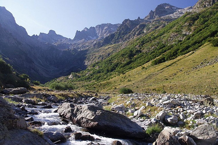 Vallone di Moncolomb ed il torrente che lo attraversa