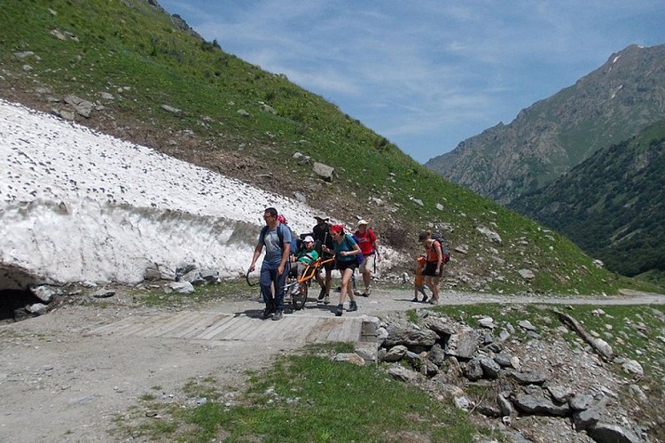 Joelette sulla strada del Vallone del Gesso della Barra