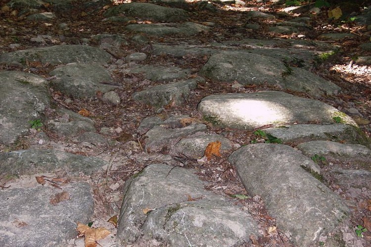 Un tratto di selciato risalente, secondo alcuni, all'epoca romana