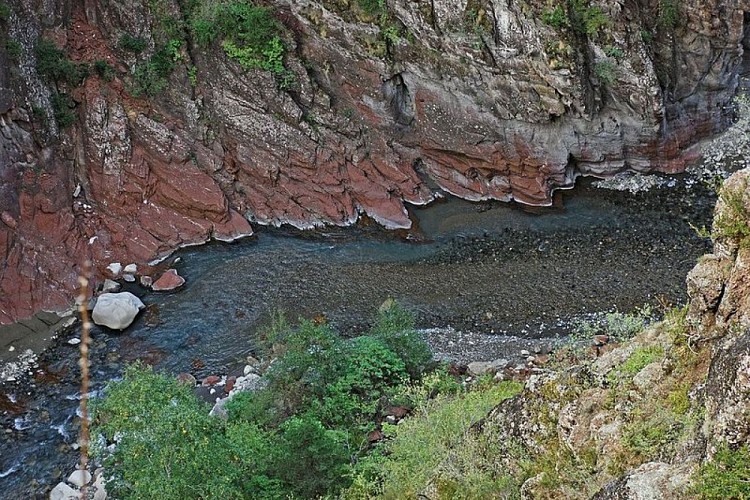 Randonnée gorges de Daluis. Pélites rouges des gorges de Daluis, le Var