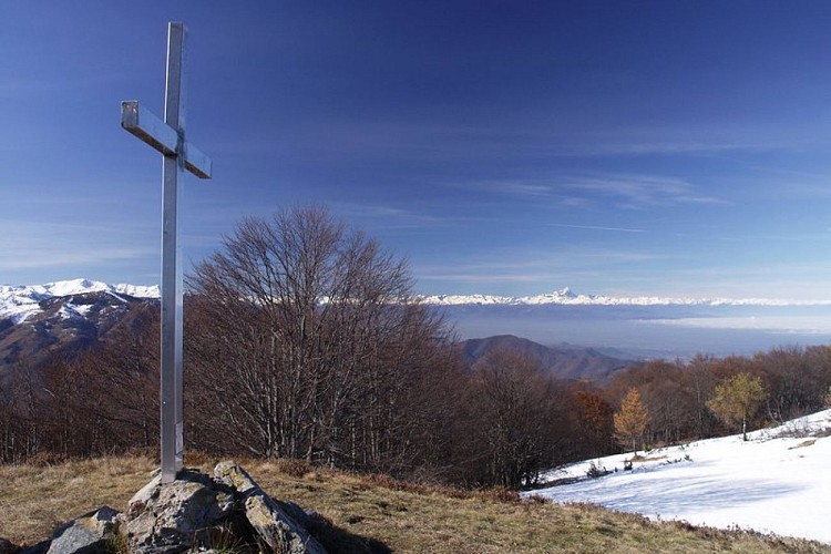 La croce in vetta al Monte Alpet