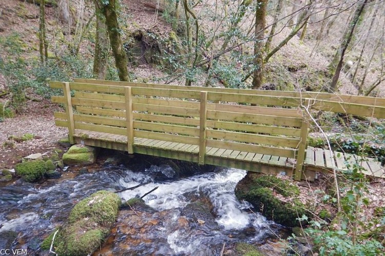 Franchissement du ruisseau des Agaries