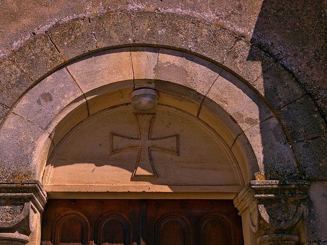 Église Saint-Aubin, Coutures