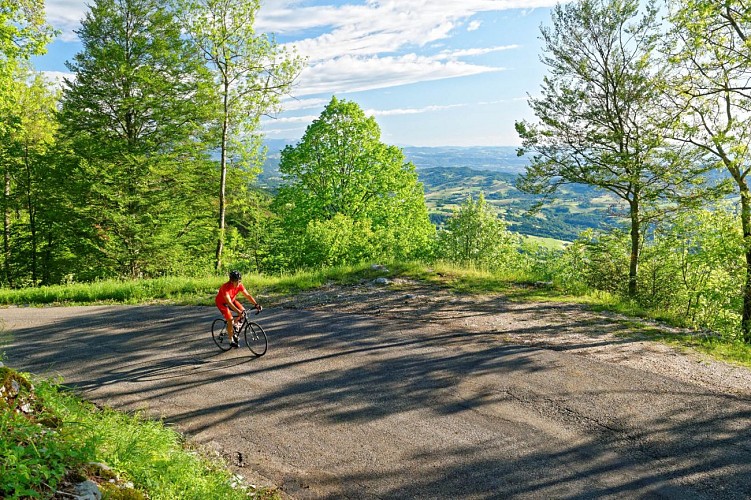 Fietsende beklimming van de Mont du Chat estafette (kant St Paul sur Yenne)
