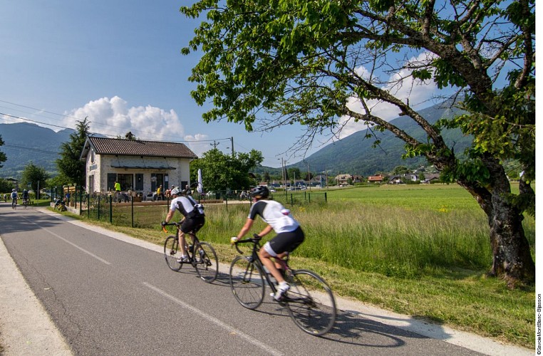 Groene route langs het meer van Annecy