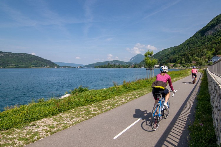 Groene route langs het meer van Annecy