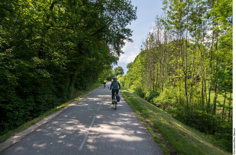 Groene route langs het meer van Annecy