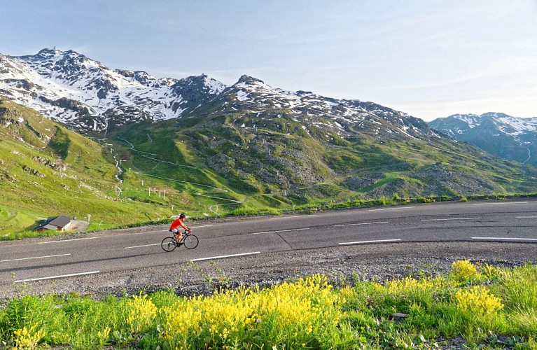 Cycling to Val Thorens via St-Jean-de-Belleville