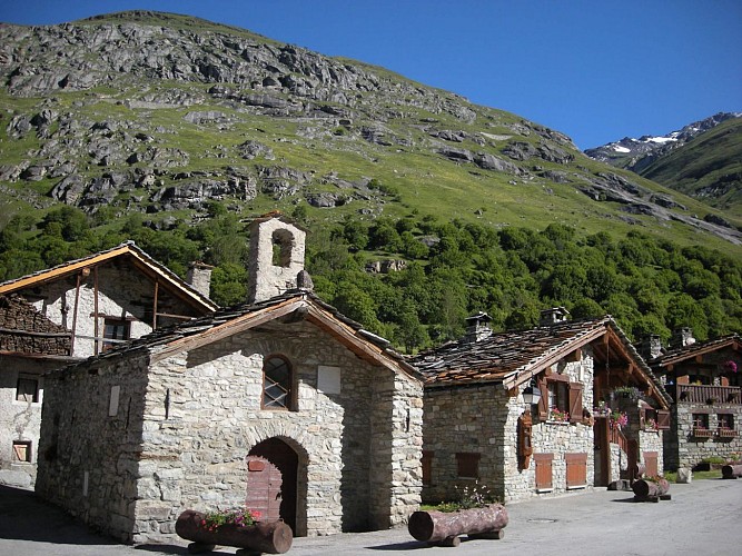 Cycling up the Col de l'Iseran from Bonneval-sur- Arc