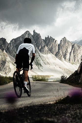 Cycling up the Col de l'Iseran from Val d'Isère