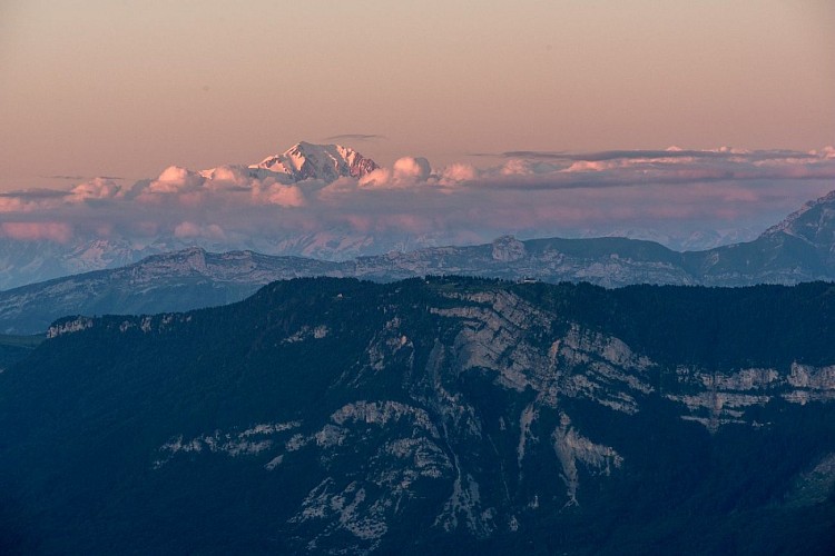 Fietsende beklimming van de Mont du Chat estafette (kant Le Bourget-du-Lac)