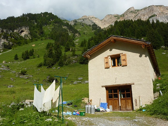 The Alpage de Ritort and Péclet-Polset refuge