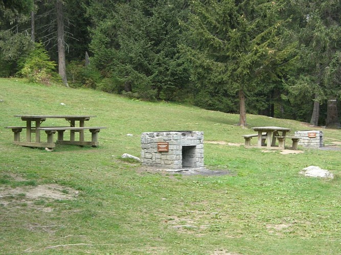 Torrent et lac de la Rosière
