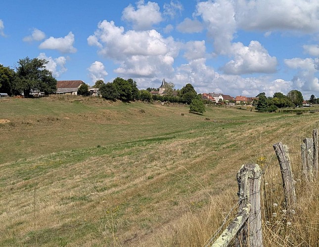 Glanges sentier du Theillaumas village