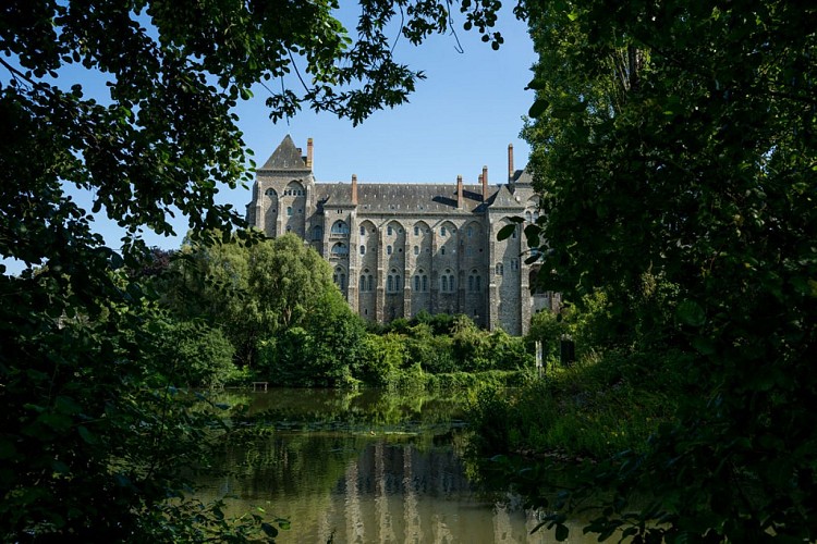 vallee-de-la-sarthe-Juigné-Abbaye-de-Solesmes-ITI72