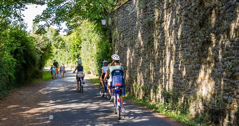 Vélos-rando-Abbaye-de-Solesmes