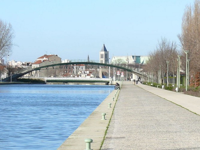 Canal Saint-Denis en bicicleta