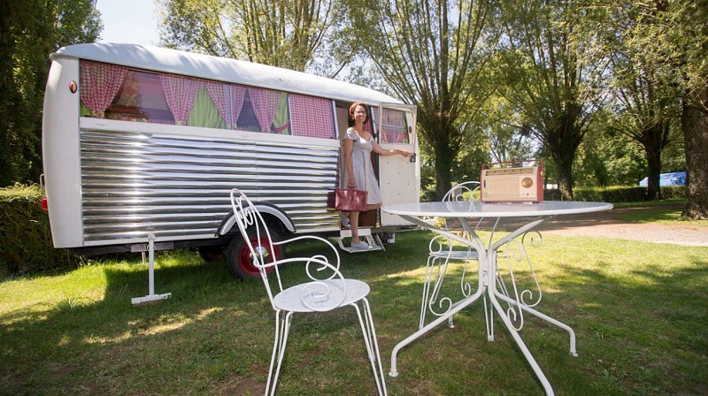Camping l'Oeil dans le Rétro