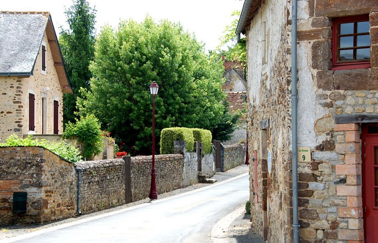 Poille-sur-Vegre-bourg--4