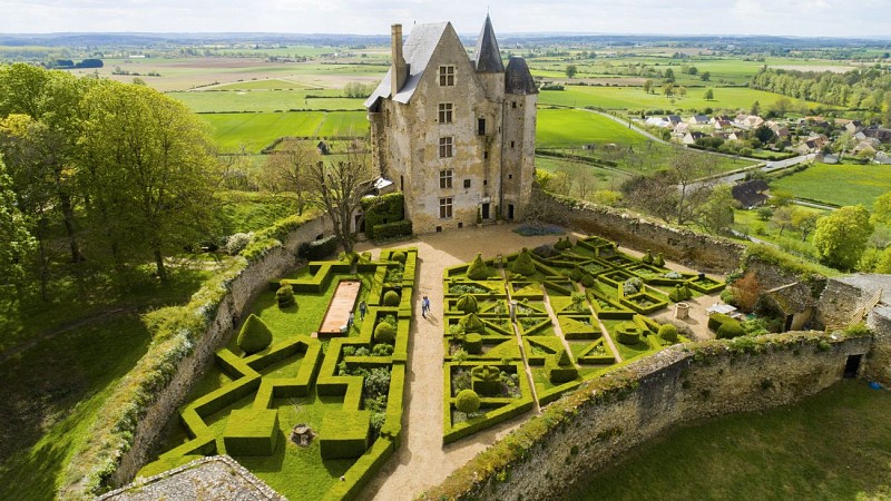 Donjon de Ballon et ses jardins