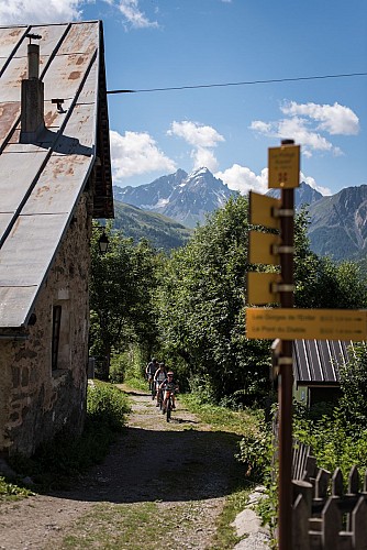 Poingt Ravier par le sentier écosylve et descente par les gorges de l'enfer