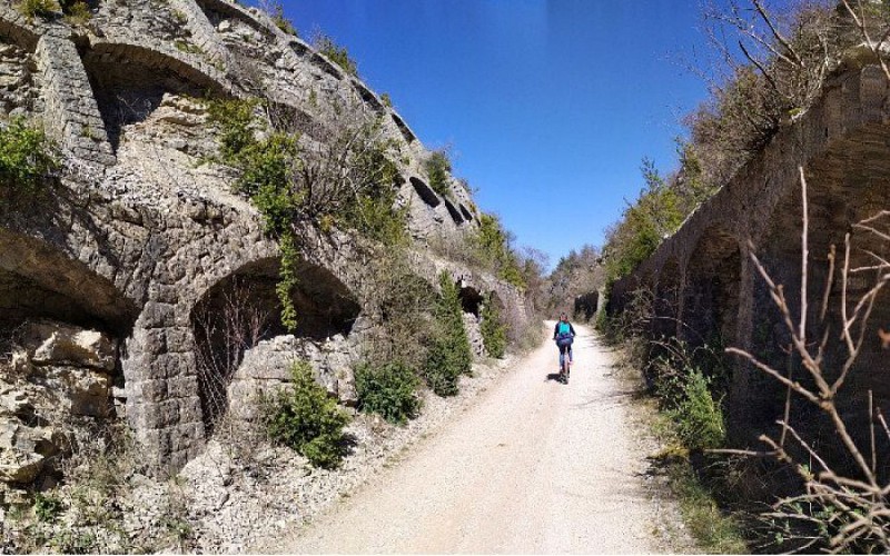 Les murs de soutènements de l'ancienne voie ferrée La Vigan-Tournemire