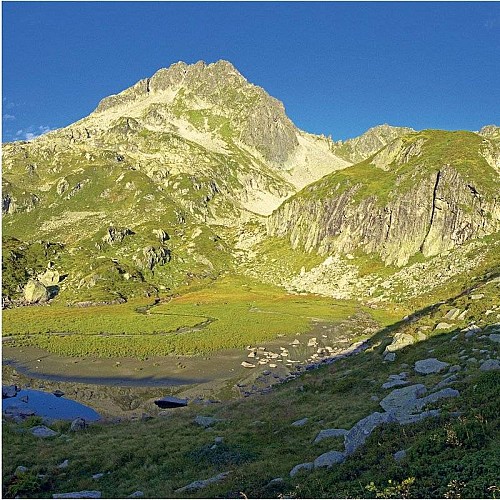 Le Lac Branlay au pied du Pic du Rognolet