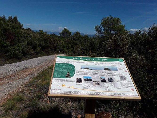 Randonnée pédagogique, des pierres et des jeux, Tavernes