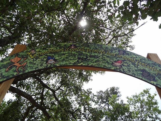 Randonnée pédagogique, le trésor du petit peuple, Fox Amphoux