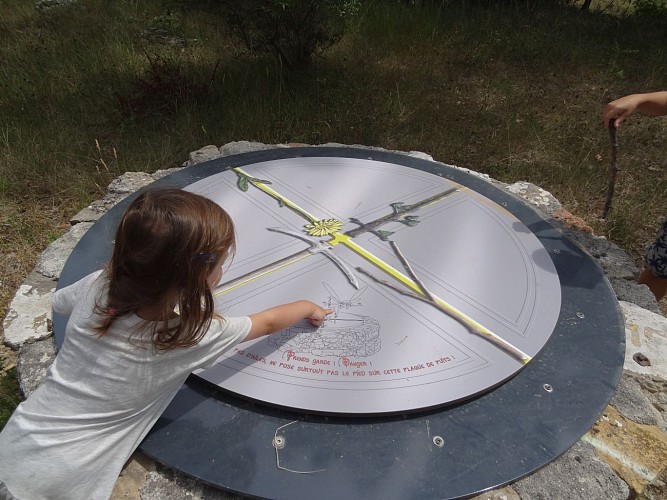 Randonnée pédagogique, le trésor du petit peuple, Fox Amphoux