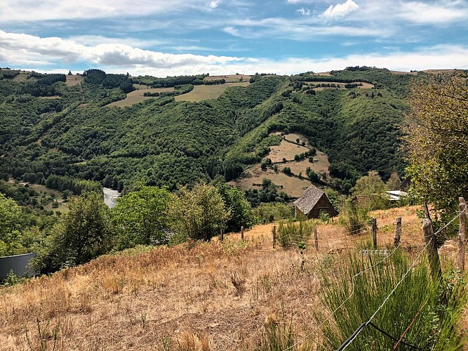 Hiking trail - Views over the Lot River