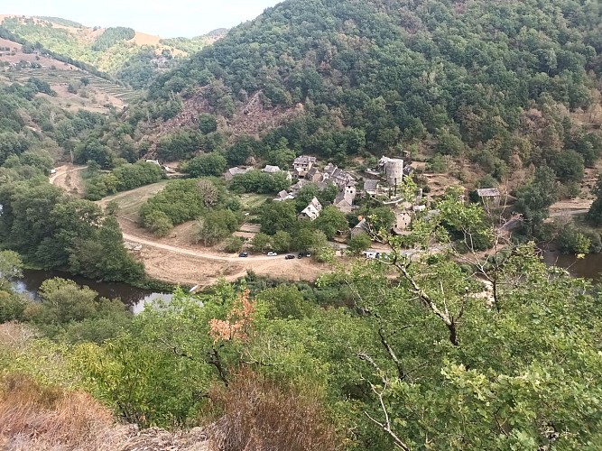 Hiking trail - Views over the Lot River