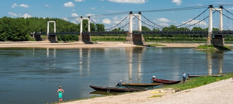 Balade intra-muros à Montjean-sur-Loire : son patrimoine industriel et fluvial et ses sculptures monumentales