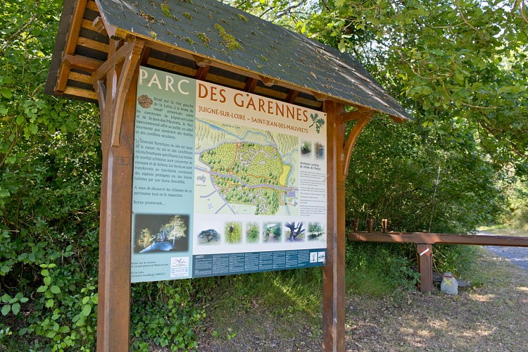 JUIGNE-SUR-LOIRE - 80 - LOIRE ET VIEUX HAMEAUX
