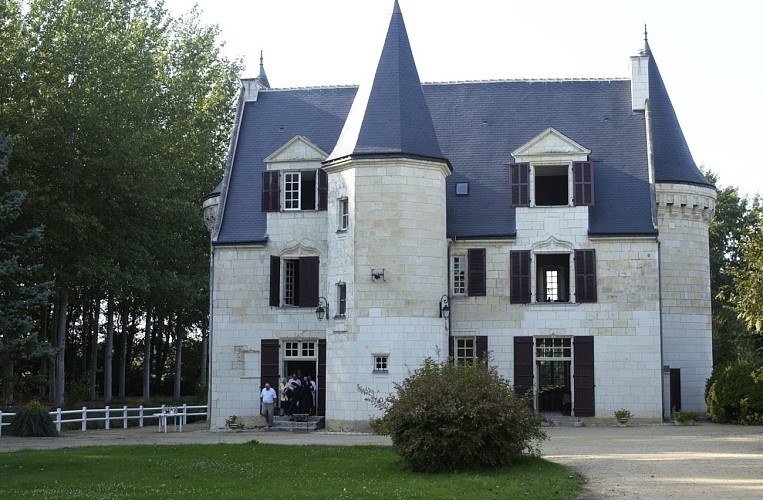 SENTIER DE SAINT-JACQUES-DE-COMPOSTELLE : LA VOIE DES PLANTAGENÊTS