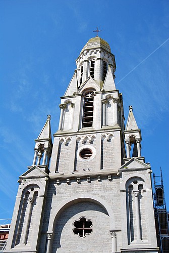 CROIX DE LA HUNAUDIÈRE AU DÉPART DE TOURLANDRY