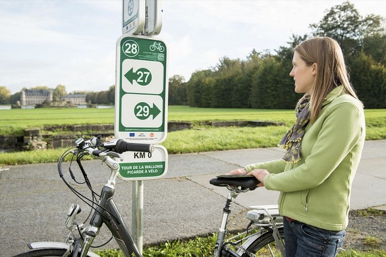 A vélo, entre la Cité des géants et le Château de Beloeil