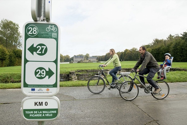 A vélo, entre la Cité des géants et le Château de Beloeil