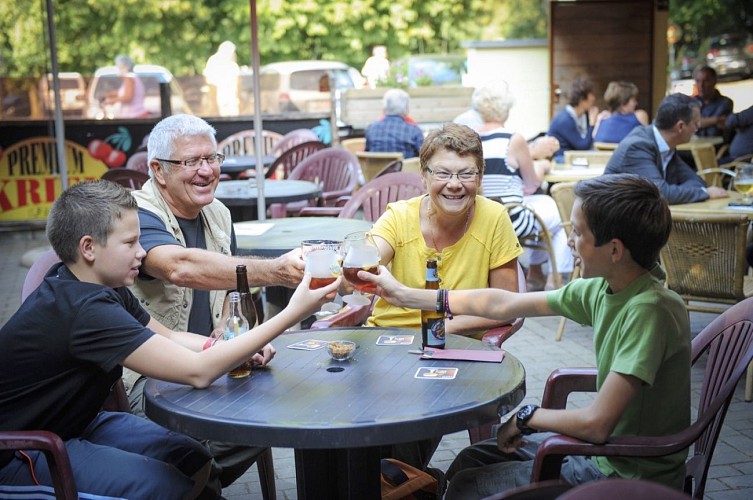 A pied, autour du Mont-de-L'Enclus